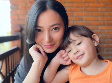 Kerap Ditanya Kapan Tambah Anak, Asmirandah Berharap Ada Kabar Baik Tahun Ini