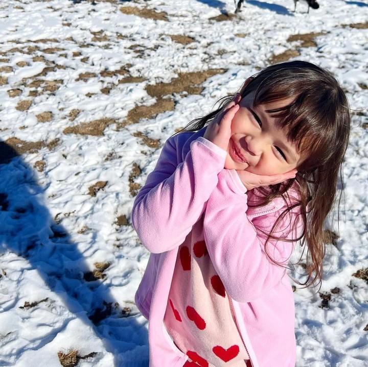 <p>Di tahun 2024 ini, Chloe akan genap berusia 4 tahun, Bunda. Asmirandah dan Jonas kerap membagikan berbagai kegiatan dan momen kebersamaan dengan Chloe pada laman media sosial. (Foto: Instagram: @asmirandah89)</p>