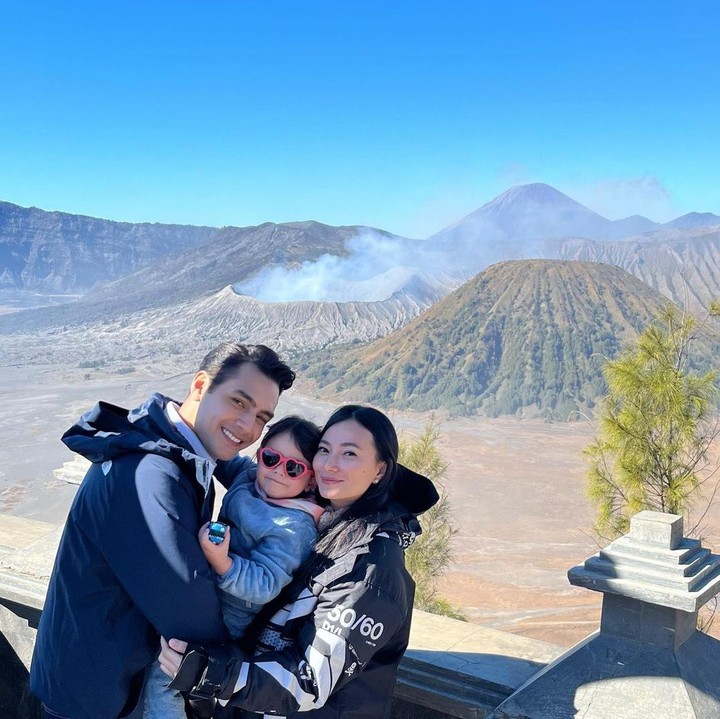 <p>Asmirandah melahirkan bayi berjenis kelamin perempuan bertepatan dengan Hari Natal, yakni 25 Desember 2020. Putri kecilnya ini pun diberi nama Chloe Emmanuella Van Wattimena. (Foto: Instagram: @asmirandah89)</p>