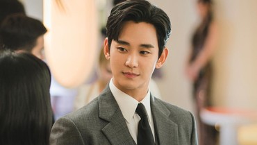 Ini Alasan Kim Soo Hyun Bakal Absen Pesta Perpisahan 'Queen of Tears'