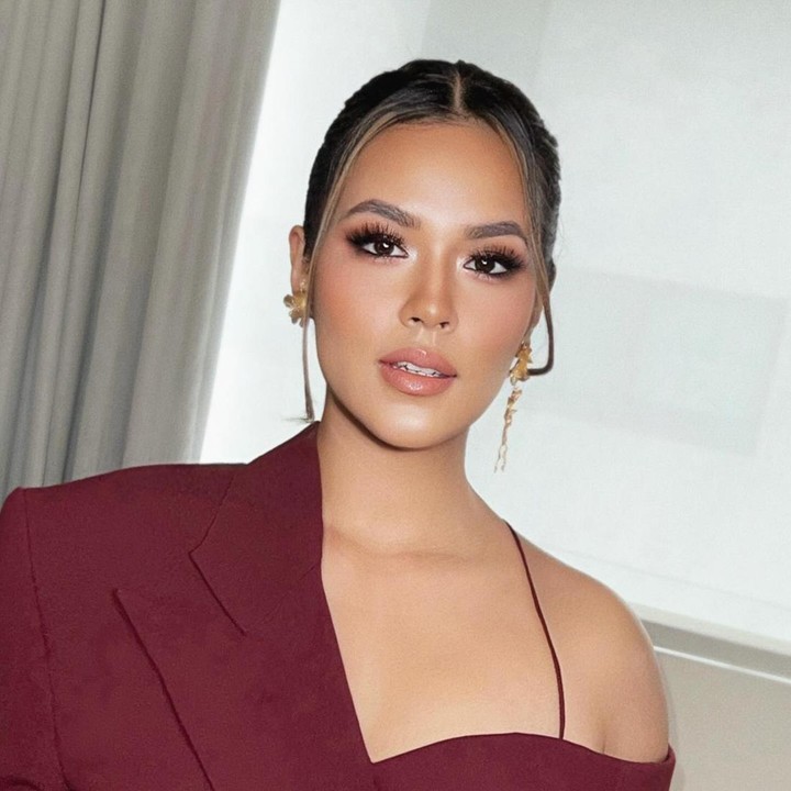 <p>Walau begitu, Raisa dan tim berhasil melewati masa-masa genting tersebut dan penampilannya benar-benar menuai banyak pujian. "Cantik sekaliiiii ya Allahh," kata akn @dhia**** dan "<em>Omggg Always stunningggg</em>," ujar @tanti****.(Foto: Instagram @raisa6690)<br /><br /><br /></p>