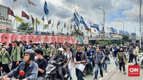 Massa Demo #MakzulkanJokowi Bubar: Ini Bukan Aksi Terakhir Kita