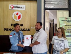 Relawan Laporkan Hilangnya Ribuan APK Paslon 02 di Banyuwangi ke Bawaslu