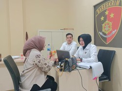 Penampakan Selebgram Cut Bul saat Diperiksa Polisi sebagai Tersangka