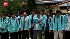 VIDEO: Mahasiswa UNS Solo Unjuk Rasa Tuntut Sivitas Akademika Bersikap