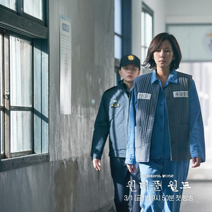 <p>Di sisi lain, aktor tampan Cha Eun Woo berperan sebagai Kwon Sun Yool dalam serial tersebut. Ia menjalani kehidupan yang sulit setelah keluar dari sekolah kedokteran dan secara tak terduga memiliki interaksi mendalam dengan Eun Soo Hyun.(Foto: Instagram @mbcdrama_now)<br /><br /><br /></p>