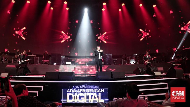 Selama konser, Ari Lasso berhasil membawa penonton bernostalgia kembali ke era 2000-an ketika lagu-lagu dimainkan.