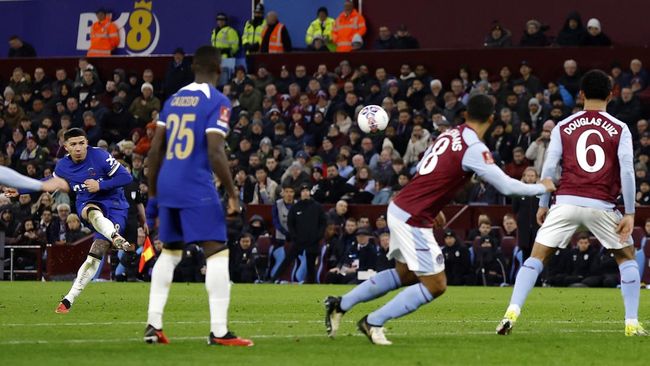 Le moment de coup franc « fou » d’Enzo Fernandez à Aston Villa contre Chelsea