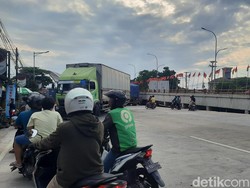 Curhatan Sopir Truk Terjebak 7 Jam di Jalur Pantura Demak gegara Banjir