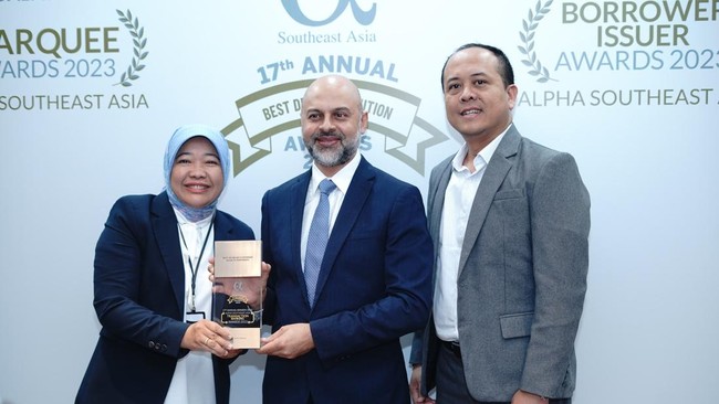 BSI menerima penghargaan Best Shariah International Bank in Asia dan Best Shariah Kustodian Bank in Indonesia pada ajang yang digelar Alpha Southeast Asia.