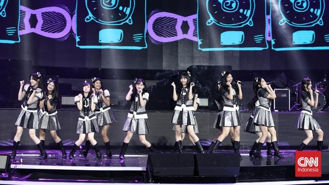 Di sela-sela konser, JKT48 mengajak para pemilih pemula untuk menggunakan hak pilih mereka pada tanggal 14 Februari nanti.