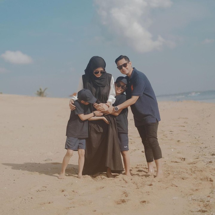 <p>Saat ini, Alyssa Soebandono tengah menikmati masa kehamilan yang ketiga. Ia dan Dude Harlino juga telah mengungkapkan jenis kelamin calon anak mereka. (Foto: Instagram @ichasoebandono)</p>