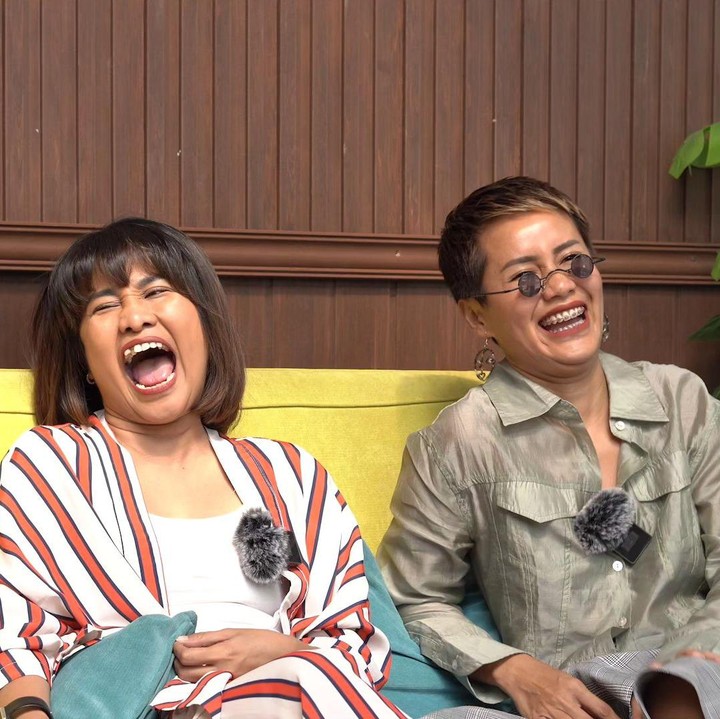<p>Sang kakak, Chika Waode lahir pada 18 September 1982. Perempuan berusia 41 tahun ini lebih dahulu terjun ke dunia hiburan sejak 1993 silam lewat acara <em>Lenong Bocah.</em> (Foto: Instagram @liawaode @cqawaode)</p>