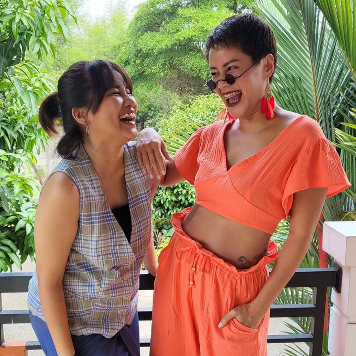<p>Lia dan Chika Waode adalah dua bersaudara yang terjun ke dunia hiburan. Mereka sama-sama menggeluti bidang akting dengan menjadi pesinetron dan pemain film. (Foto: Instagram @liawaode @cqawaode)</p>