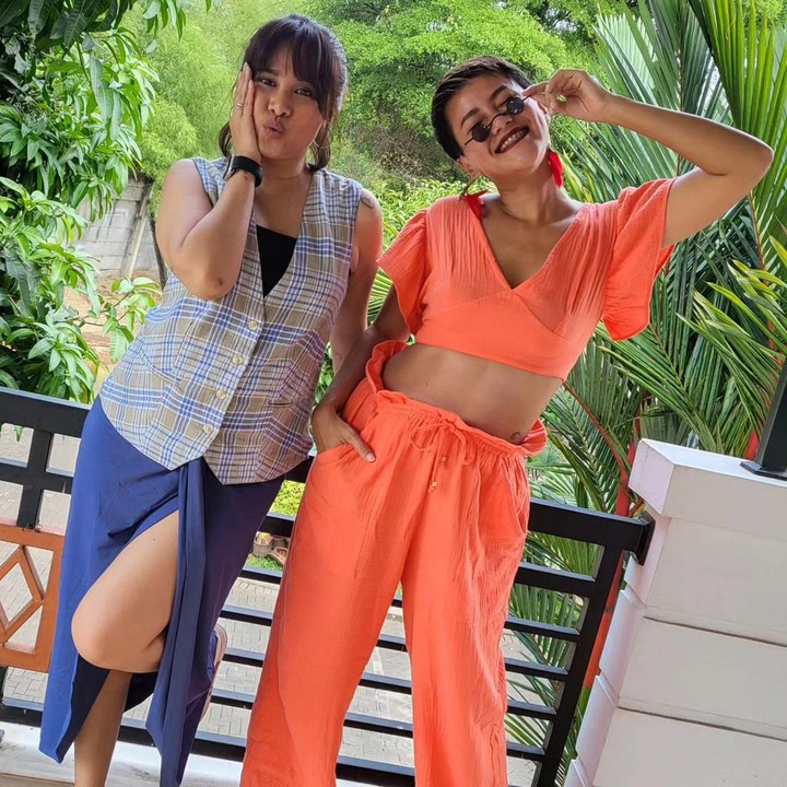 <p>Keceriaan mereka juga selalu mengundang atensi netizen, nih<em>. "Lope lope buat waode sisterr,"</em> kata akun @iamdesna**** <em>"Gemes sekali kalian,"</em> ucap @rkusumahw***** (Foto: Instagram @liawaode @cqawaode)</p>