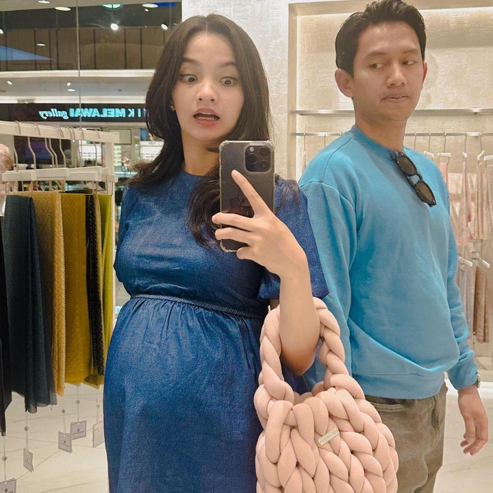 <p>Sabrina dan Belva mengaku sangat senang dan bersyukur bisa menjalani kehamilan hingga usia 36 minggu. Bagi mereka kehamilan ini adalah perjalanan yang luar biasa sekaligus menyenangkan (Foto: Instagram: @sabrinaanggraini)</p>