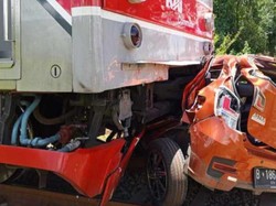 Mobil Tertabrak hingga Terseret KRL di Bogor, Pengemudi Tewas