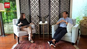 VIDEO: Luhut Respon Hujan Kritik Bansos: Ngapain Sih Ribut