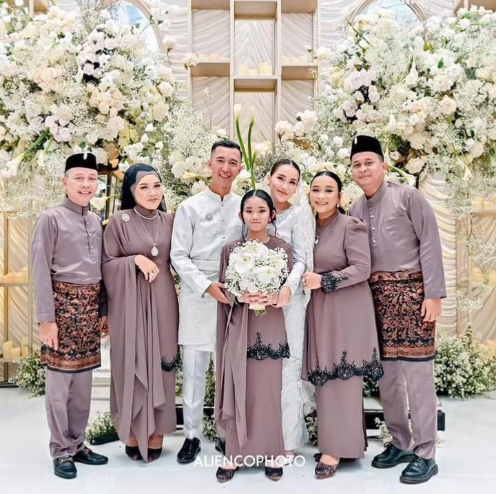 <p>"Kenal di Januari, kita sepakat sama-sama serius dan lamaran terjadi belum ada sebulan, mungkin ya sudah jalannya, sudah jodohnya," ungkap Ayu. Perempuan 31 tahun ini juga menjelaskan alasannya mantap memutuskan untuk kembali menjalin hubungan. (Foto: Instagram@_mom_ayting92_)</p>