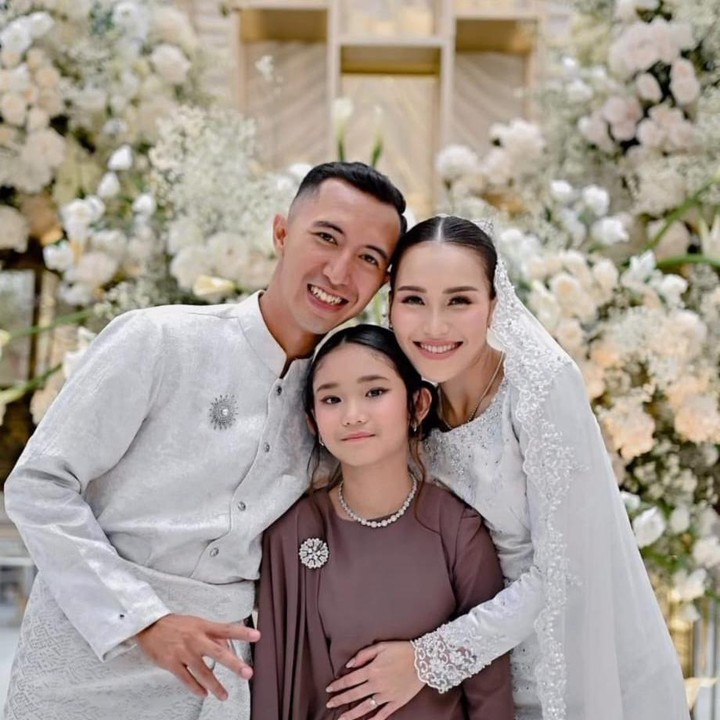 <p>Pada kesempatan itu, Ayu pun memohon doanya untuk diberikan kelancaran untuk pernikahannya ini. "Terima kasih banyak buat teman-teman yang selama ini mungkin udah doain, udah <em>support,</em> pokoknya doain sampai hari H semua belanjar dengan lancar," tuturnya. (Foto: Instagram@_mom_ayting92_)</p>