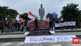Anggap Demokrasi Cacat, Mahasiswa Surabaya Serukan Reformasi Jilid II