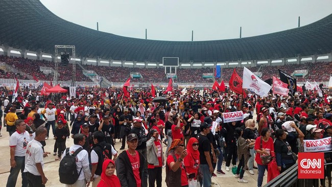 Ketum Hanura Oesman Sapta Odang (OSO) mempertanyakan pihak yang telah menghalang-halangi warga masuk mengikuti kampanye Ganjar Pranowo di Stadion Pakansari.