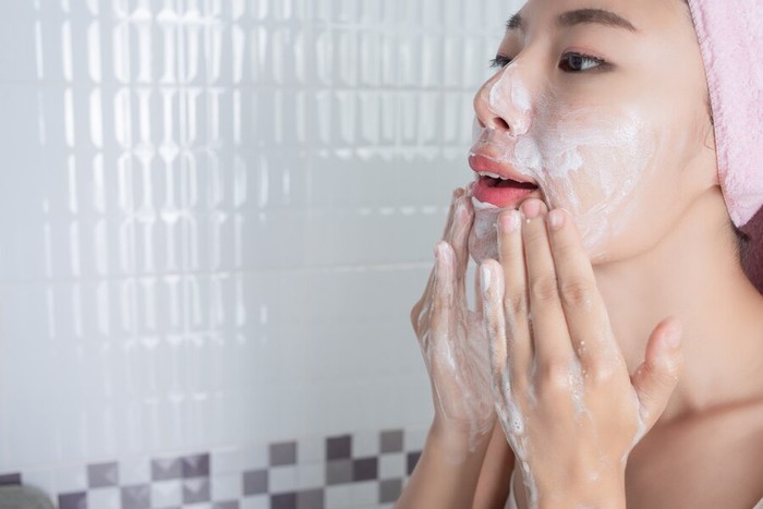 5 Kesalahan Saat Mengenakan Sheet Mask yang Sering Dilakukan
