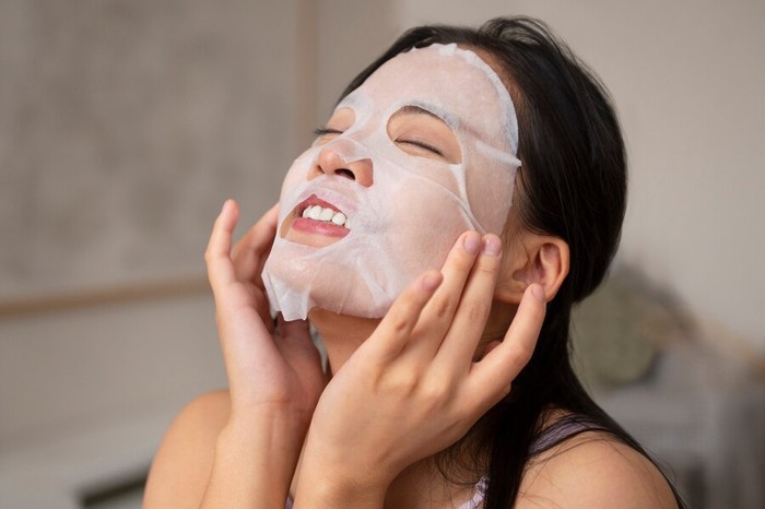5 Kesalahan Saat Mengenakan Sheet Mask yang Sering Dilakukan