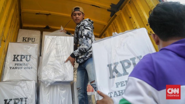 FOTO: KPU Distribusikan Logistik Pemilu ke Kepulauan Seribu