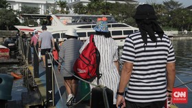 FOTO: Libur Panjang, Ramai Pelancong ke Pulau Seribu