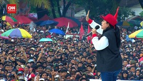 VIDEO: Massa Acungkan 2 Jari di Kampanye Akbar 03, Puan: Jangan Galau