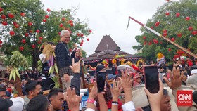 Kampanye di Solo Naik Gerobak Sapi, Ganjar-Mahfud Lewati Kantor Gibran