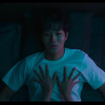 Son Suk Ku & Lee Hee Jun Kepo Adegan Ranjang Choi Woo Sik di 'A Killer Paradox'