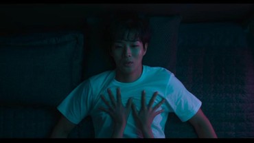Son Suk Ku & Lee Hee Jun Kepo Adegan Ranjang Choi Woo Sik di 'A Killer Paradox'