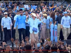 Ahmad Dhani Ajak Titiek Soeharto Nyanyi: Calon Ibu Negara Kita