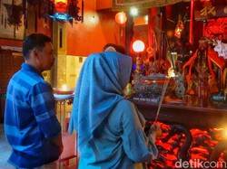 Cerita Amsah, Muslim Tionghoa di Karawang yang Lestarikan Budaya Imlek