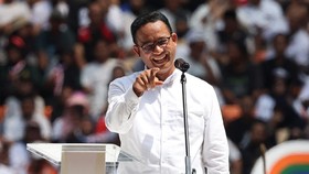 Anies Resmi Nyoblos, Kompak Seragam Putih Bareng Keluarga