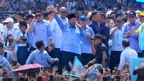 Prabowo Kembali Joget Gemoy Saat Kampanye Terakhir di GBK