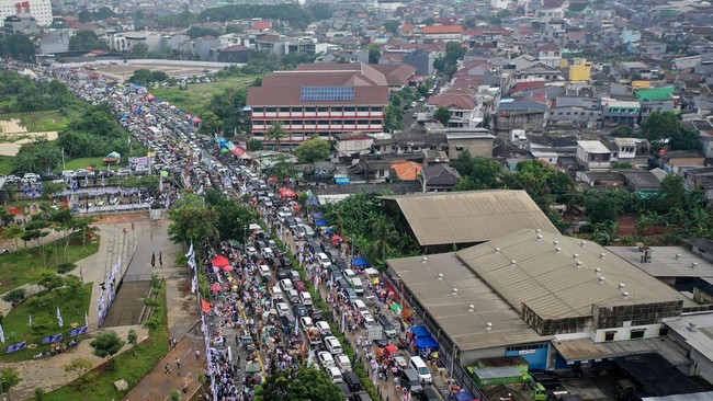 FOTO: Pendukung Anies-Cak Imin Banjiri JIS