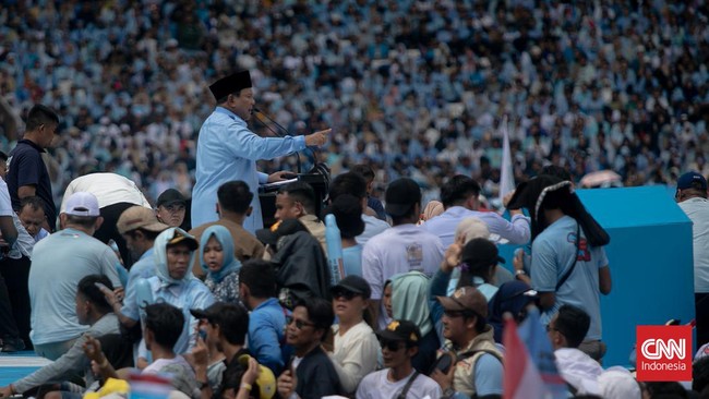 Ribuan pendukung Prabowo-Gibran bergemuruh saat capres nomor urut 2 Prabowo Subianto menyebut nama Presiden Joko Widodo dalam pidatonya di kampanye akbar.