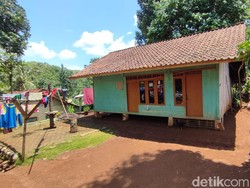 Mengunjungi Kampung Rumah 8 yang Terpencil di Ciamis