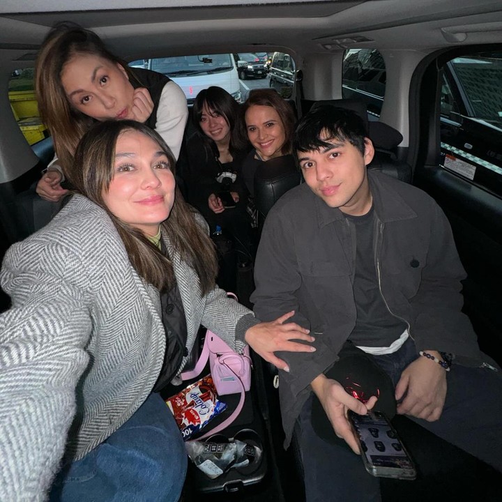 <p>Luna Maya dan Maxime Bouttier tampak menikmati suasana konser bersama para sahabat. Mereka terlihat bahagia, bahkan ketika masih berada di perjalanan menuju lokasi konser di Tokyo Dome City. (Foto: Instagram @lunamaya)</p>