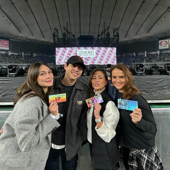 <p>Tak sendiri, Luna Maya turut mengajak sang kekasih, Maxime Bouttier. Mereka juga ditemani oleh para sahabat, yaitu Tania Bridges dan Marianne Rumantir. (Foto: Instagram @lunamaya)</p>