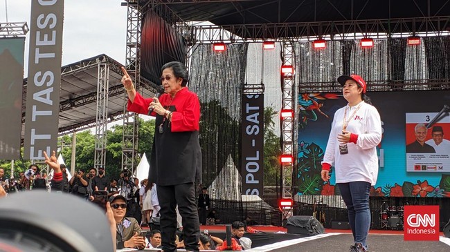 Megawati mengajak masyarakat agar tidak tergoda dengan bantuan sosial (Bansos) dalam menentukan pilihan di Pilpres 2024.