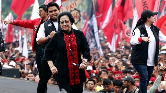 PDIP dinilai kemungkinan besar jadi opsisi pemerintahan Prabowo yang kemungkinan menang Pilpres 2024.