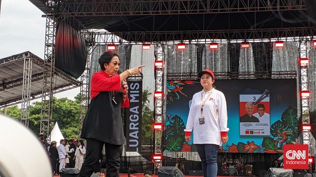 Ketua Umum PDIP Megawati Soekarnoputri menyebut Ganjar Pranowo-Mahfud MD pasangan calon paling komplet program serta visi misinya.