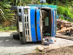 Tragis Pria di Polewali Mandar Tewas Mengenaskan Tertimpa Truk Terguling