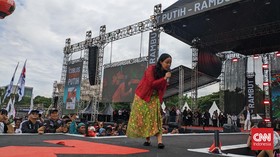 Putri Widji Thukul Tagih Janji Jokowi di Kampanye Ganjar-Mahfud