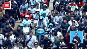 VIDEO: Momen Gibran-Selvi Naik Motor ke Kampanye Terakhir di GBK