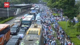 VIDEO: Ribuan Massa Paslon 02 Menuju GBK. Jalan Sudirman Macet
